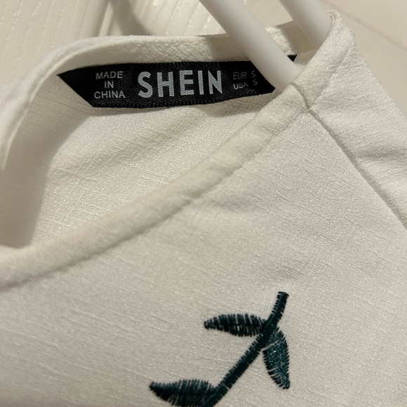 Embroidered white flare sleeve dress - Picture 5 of 6